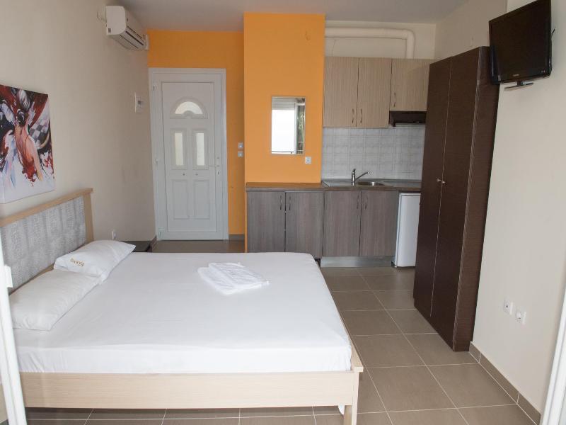 Rooms Elena Nea Poteidaia Exterior photo
